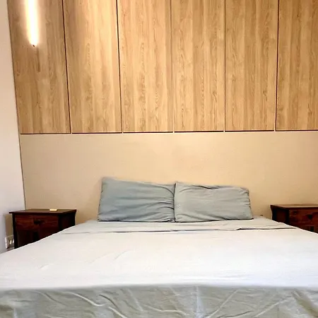 Flat In Near Old Town