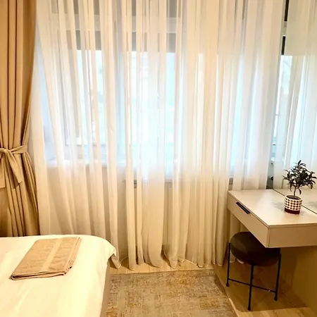 Flat In Near Old Town