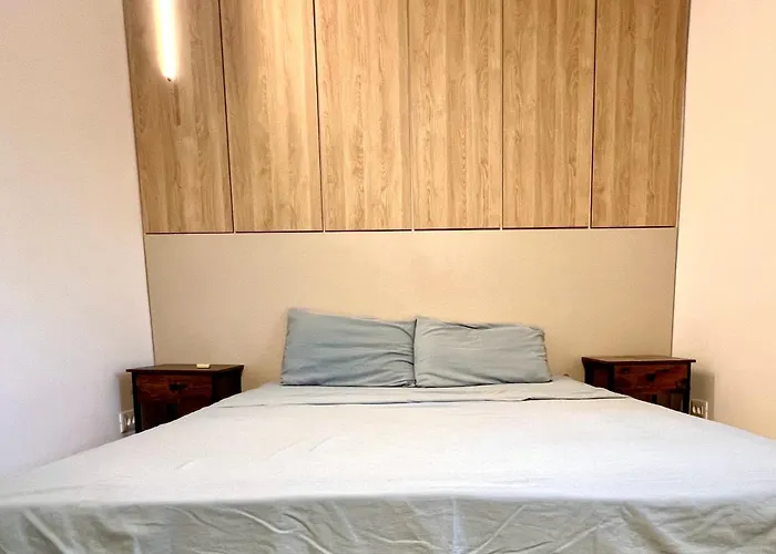 Flat In Near Old Town