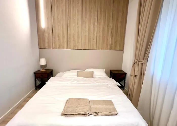 Flat In Near Old Town *