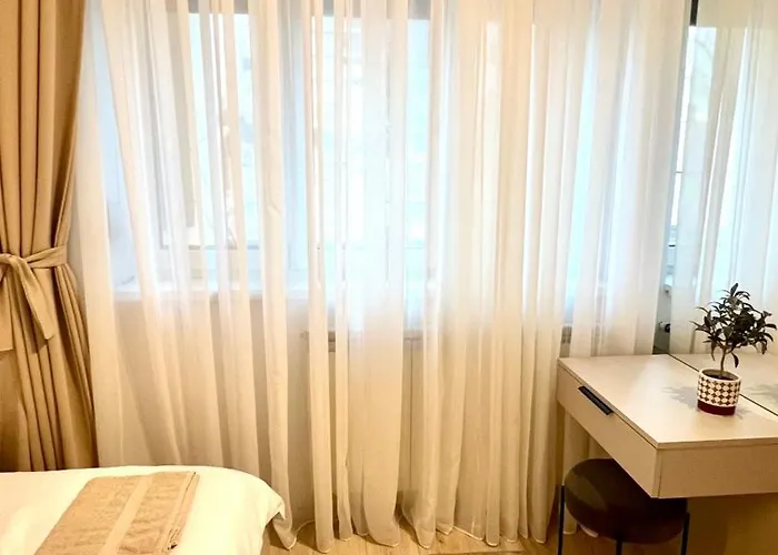 Flat In Near Old Town