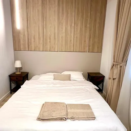 Flat In Near Old Town *